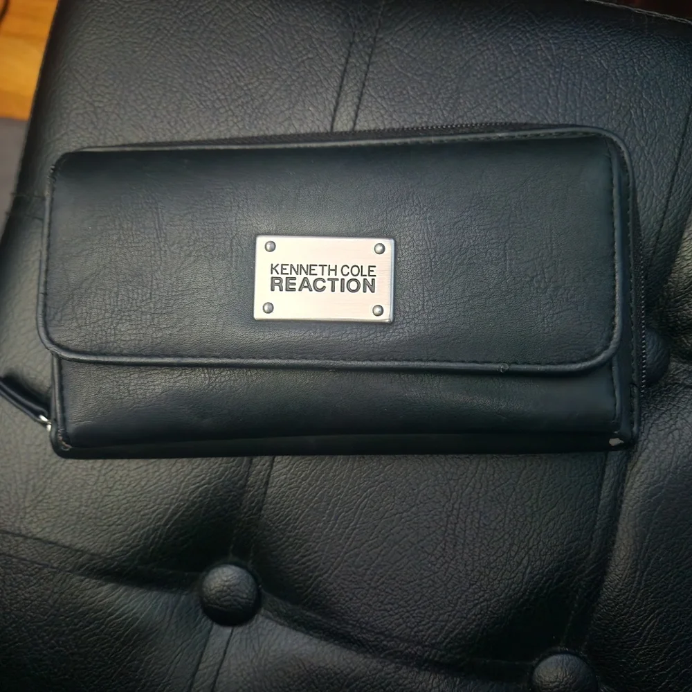 Kenneth Cole Reaction Black Wallet with Metallic Detail